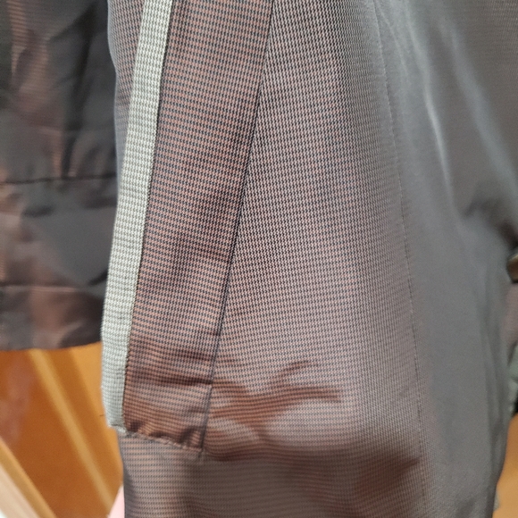 Beautiful lightweight reflective brown jacket - Picture 2 of 10